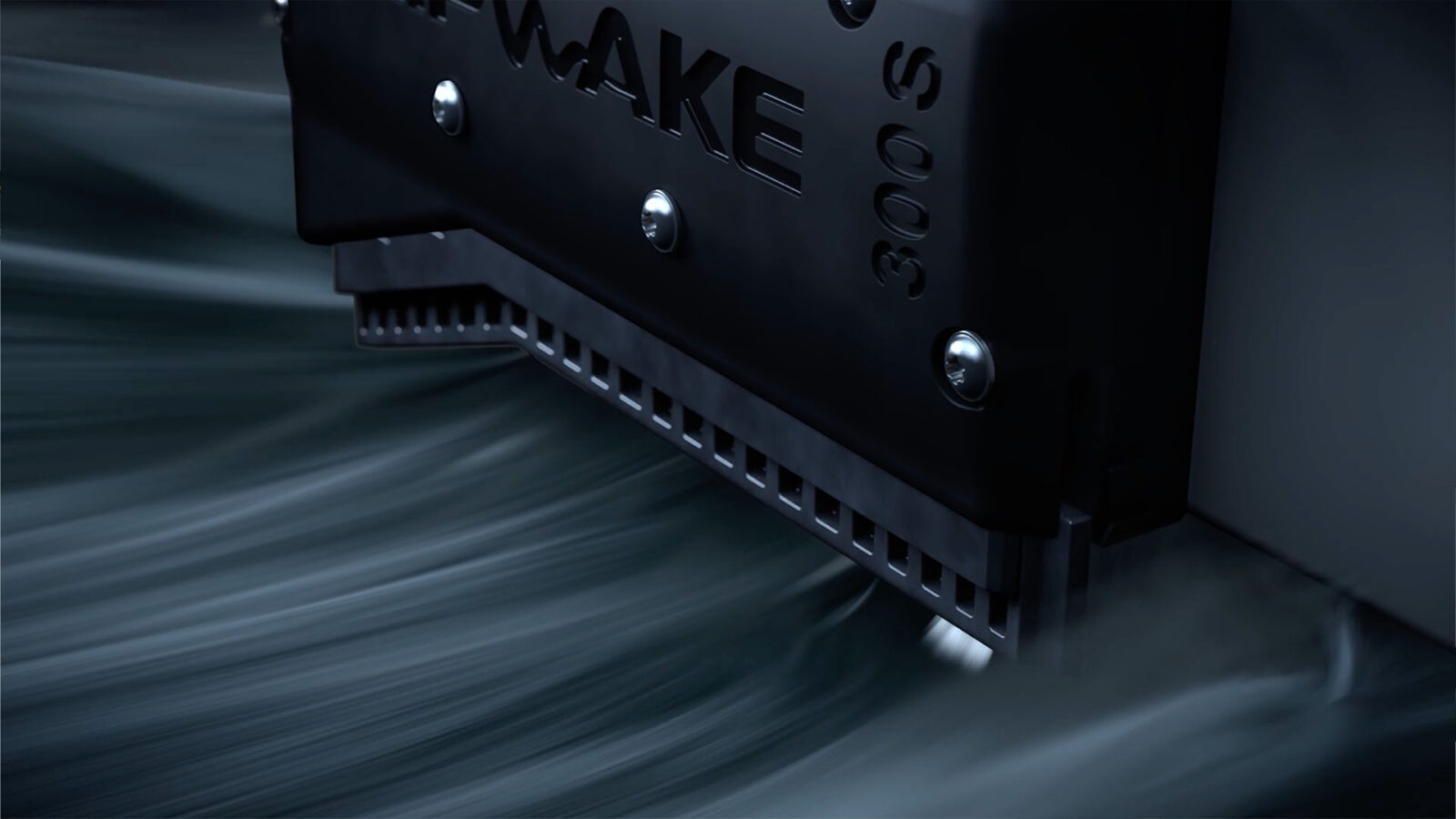 Interceptor Zipwake PRO 300S wysuwający się z rufy łodzi w trakcie pływania